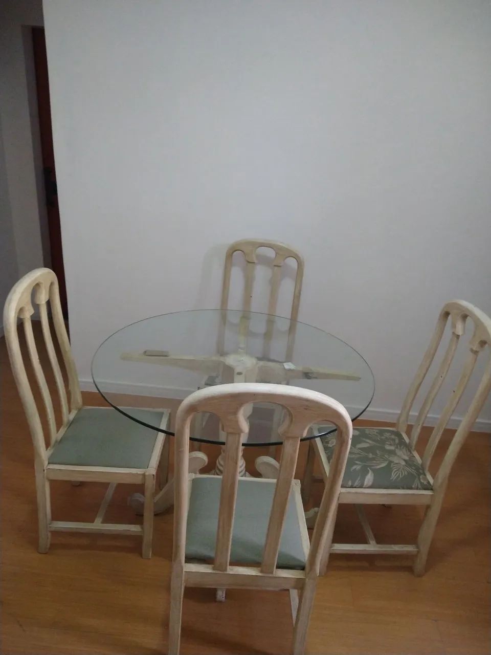Mesa 4 cadeiras e Estante - Foto 4