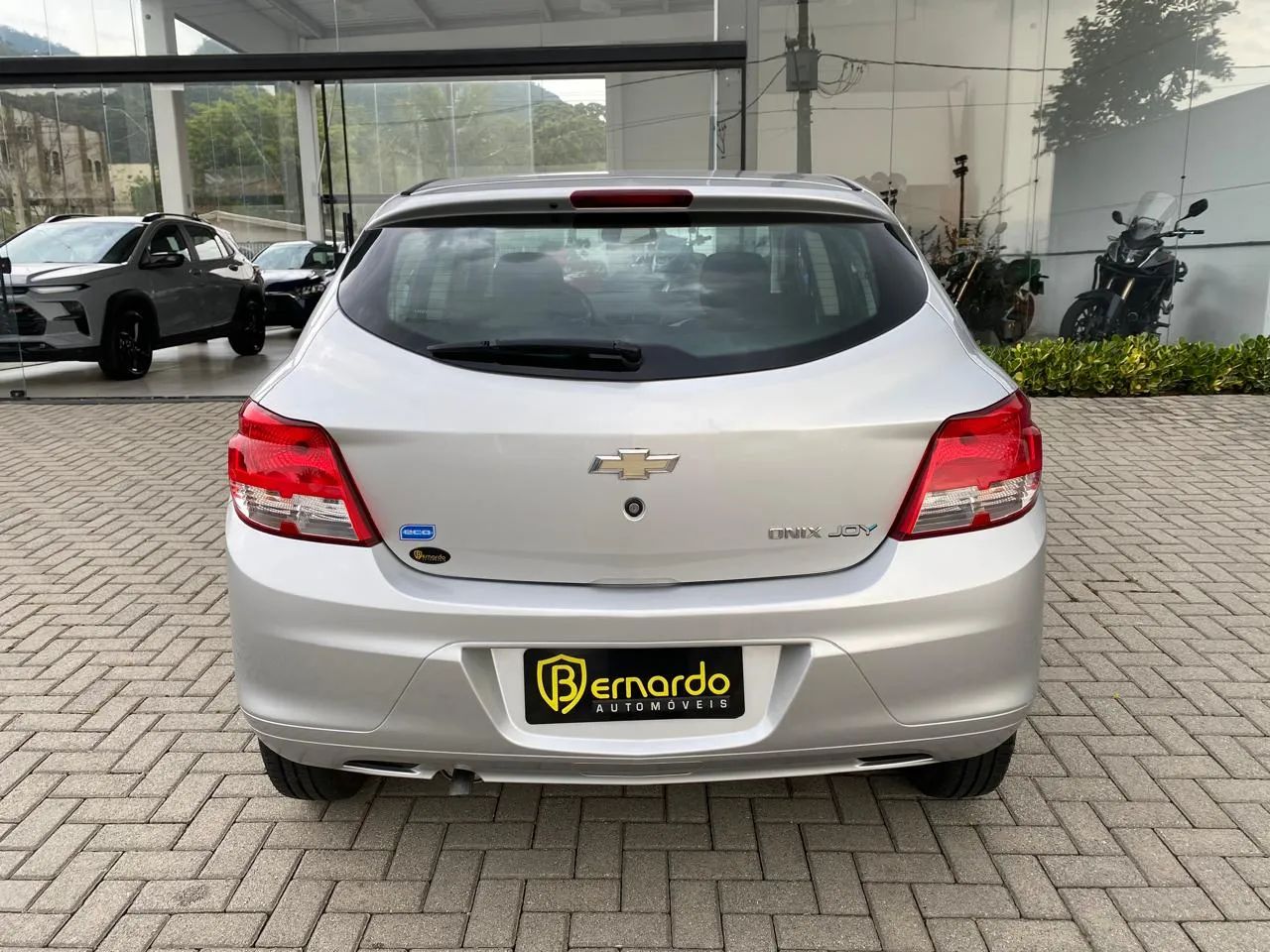 Chevrolet Onix JOY Hatch 1.0 8V Flex Mec. 4P 2017 - Foto 3