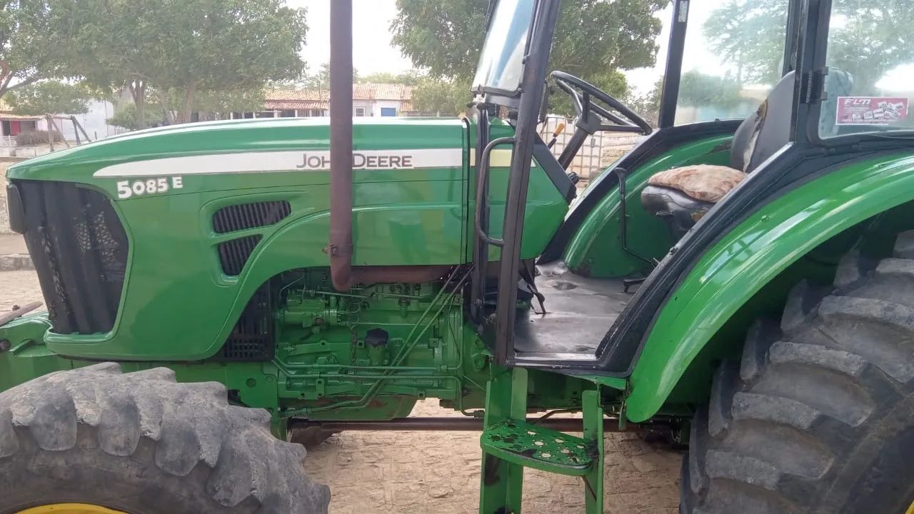 Trator JOHN DEERE 5085 E - Foto 3