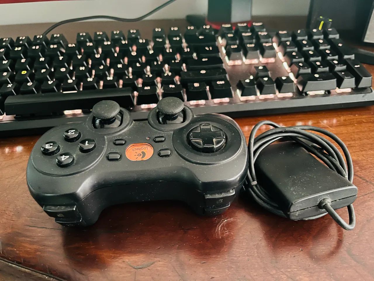 Controles Logitech cordless Rumbledpad 2  - Foto 2