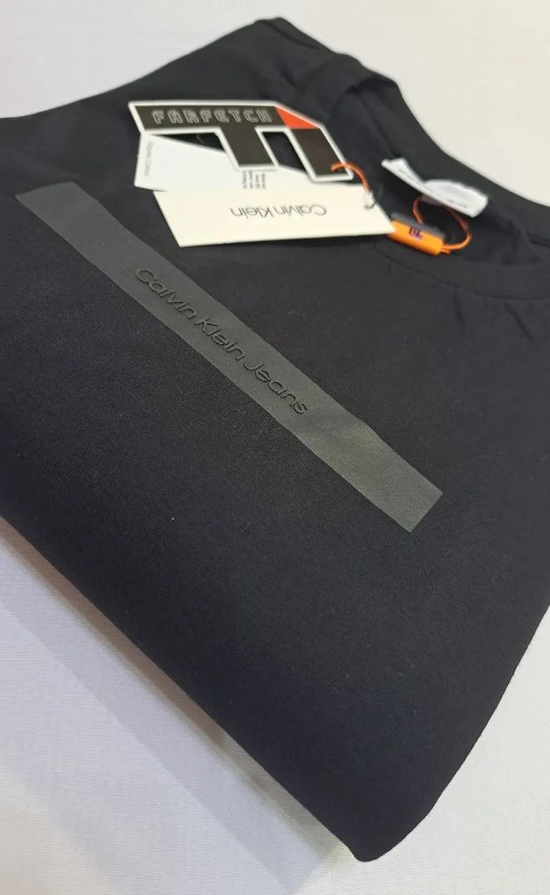Camiseta Calvin Klein Preta - Foto 4