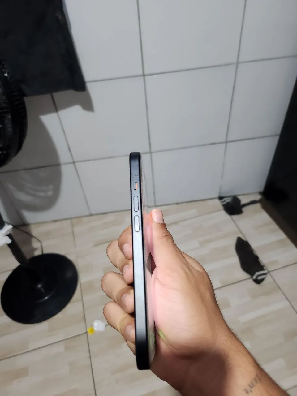Iphone 15 128gb preto muito bom  - Foto 3