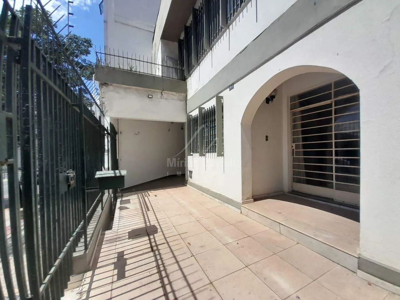 Casa com 4 quartos (1 suíte) no bairro Santa Efigênia