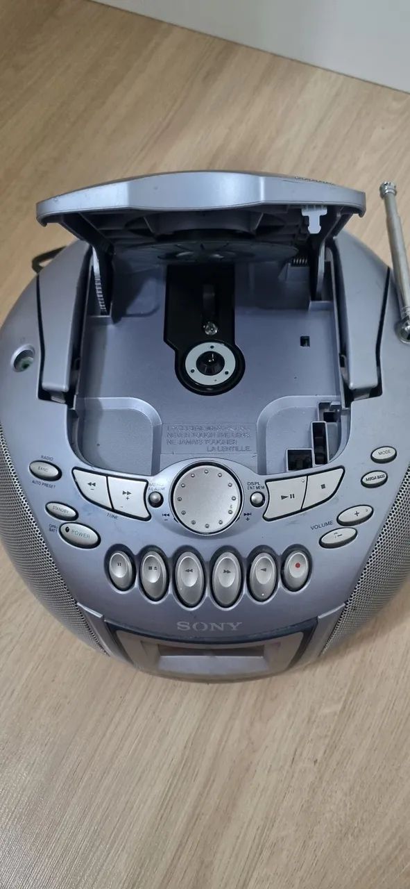 RADIO CD PLAYER SONY AM FM 