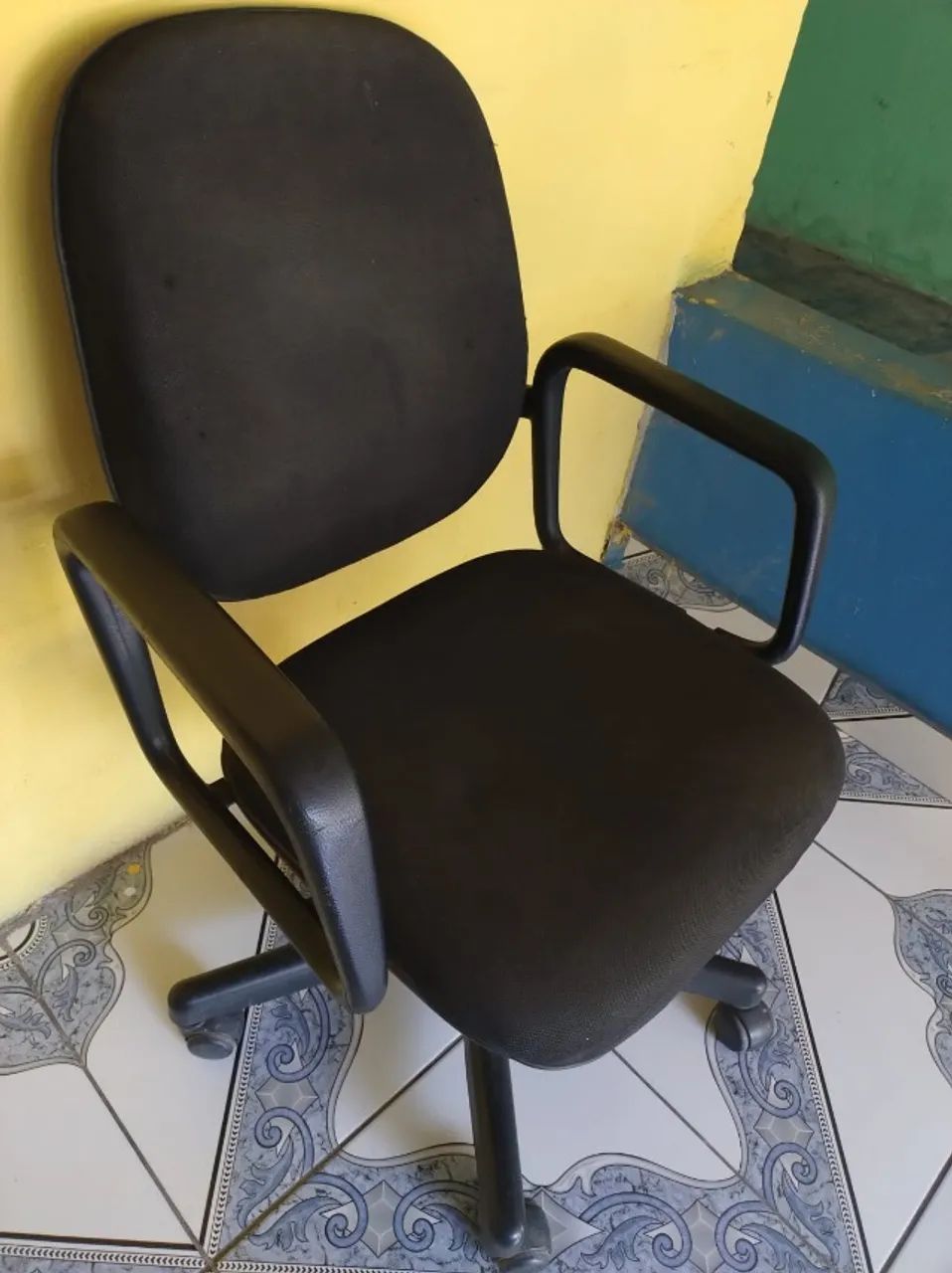 Black Swivel Office Chair with Height Adjustment and Backrest65082344152579121
