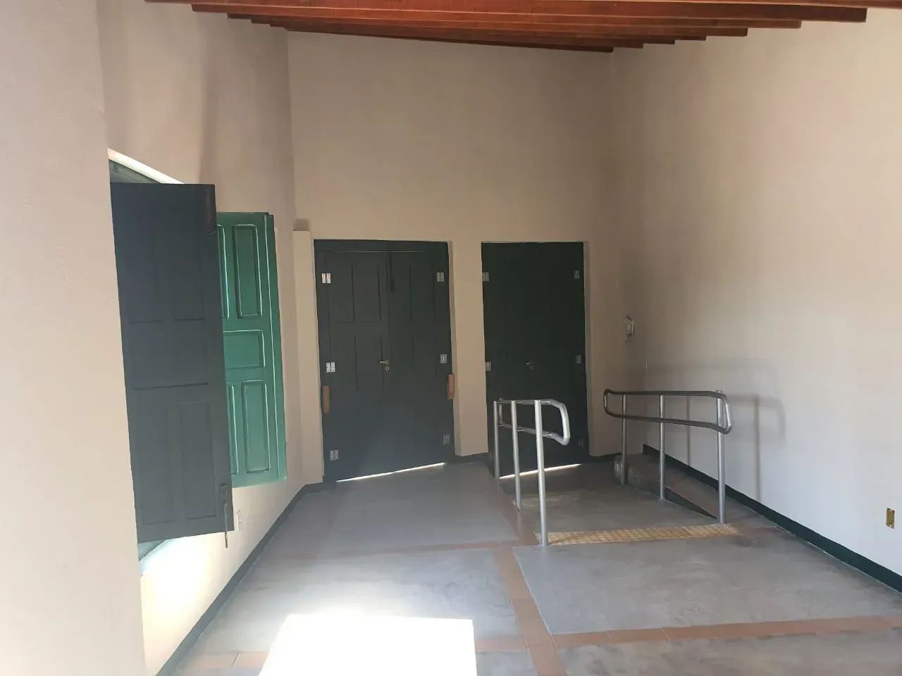 Vendo Imóvel Comercial, todo REFORMADO, excelente ponto comercial. - Foto 4