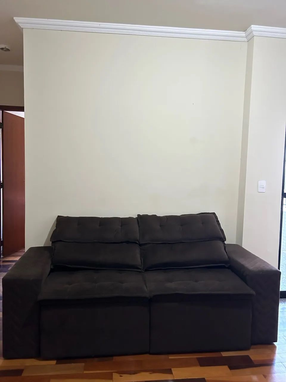 Sofá retrátil e reclinável 4 lugares marrom