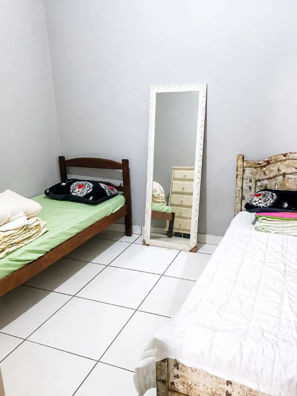 Alugo quarto Água, luz e internet inclusos