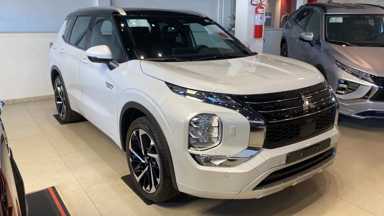 Mitsubishi Outlander OUTLANDER Signature 2.4 4x4 Aut (Híb) 2026