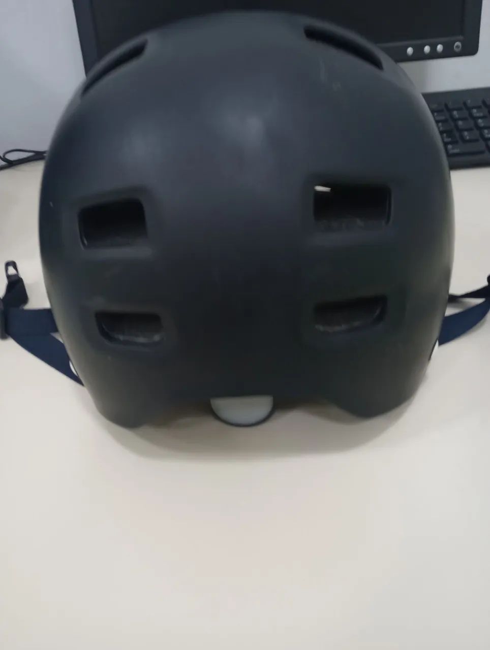 Capacete Skate, patins e bike semi novo metro Tatuapé  - Foto 3