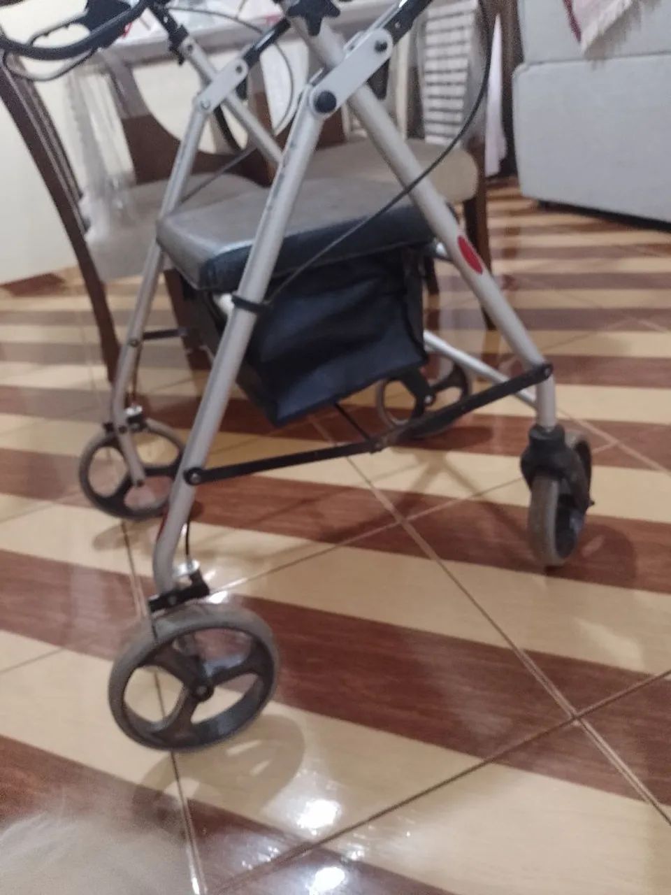 Andador com assento no Setor de Chácaras do Lago Norte - Foto 5