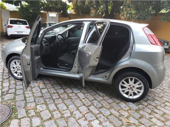 Fiat Punto 1.4 attractive italia 8v flex 4p manual - Foto 11