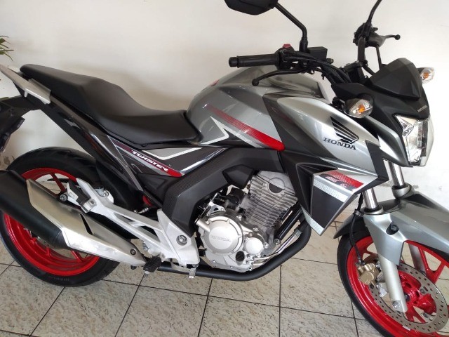 HONDA CB 250 TWISTER PRATA 2018