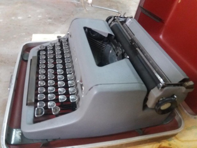 maquina de escrever Royal antiga