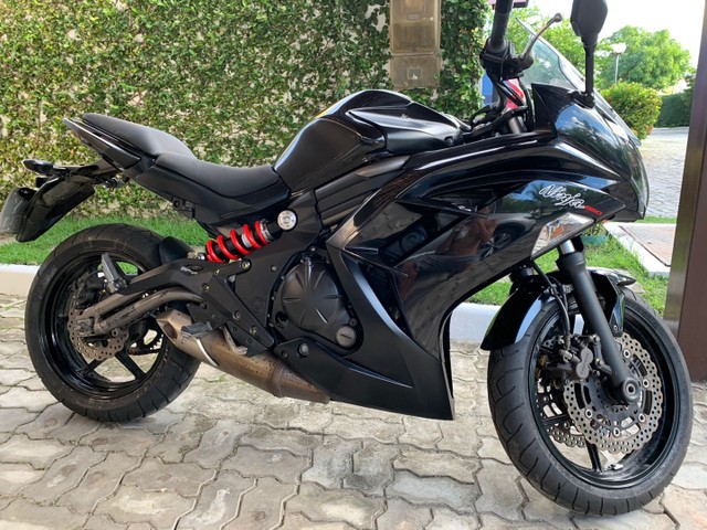 MOTOCICLETA KAWASAKI NINJA 650R PRETA