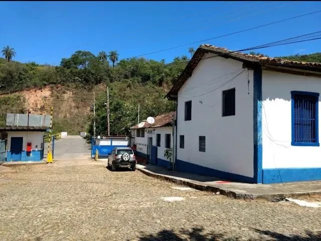 Dois galpões industriais, cada um com 750m²
