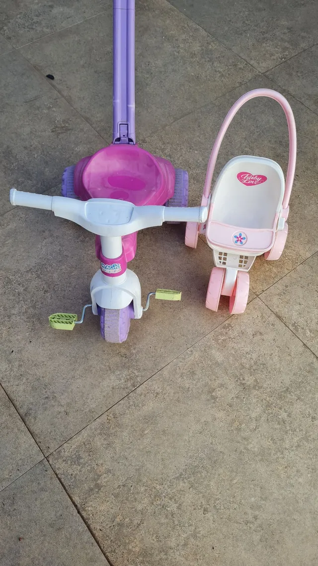 Triciclo Infantil Velocita Com Empurrador - Calesita - Toy Baby Aluguel de  Brinquedos para bebês e crianças