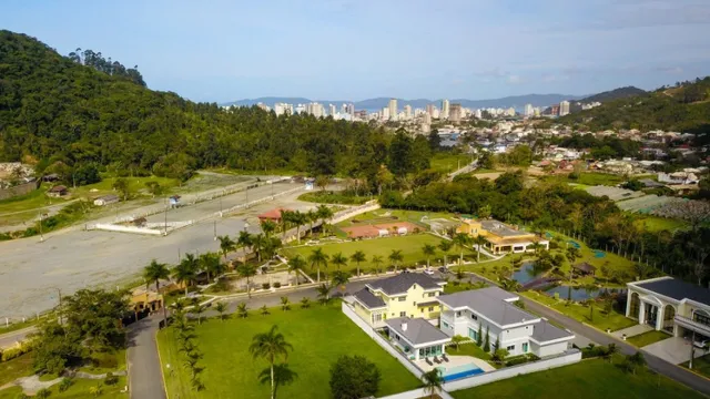 Terreno no Chácara Flora com 1.800m2 - Condomínio Fechado em Itapema