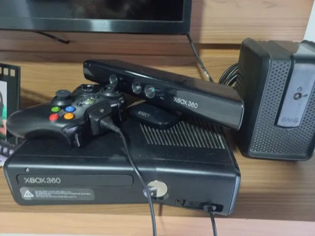 Xbox com Knect + 1 controle e 2 jogos - Videogames - Velha Central