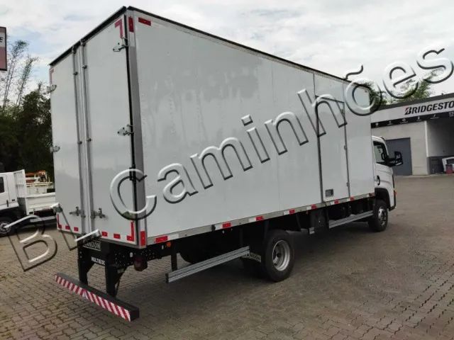 VW 11-180, Ano 2023, C/ Baú, C/ 333 Km rodados. - Foto 4