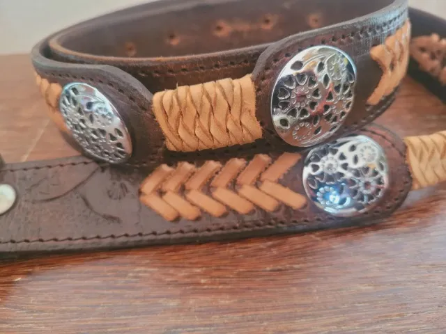 Cinto em Couro com Fivela e Pulseira