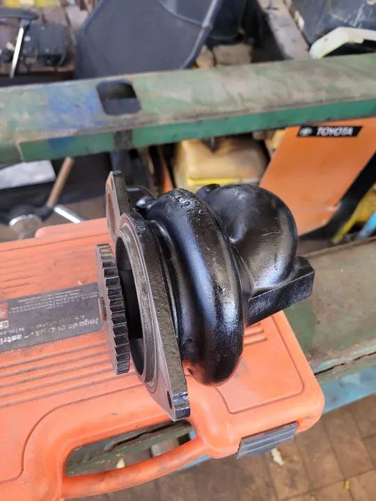 Vende se uma bonba de agua para motor  mwm 4 cilindro - Foto 3