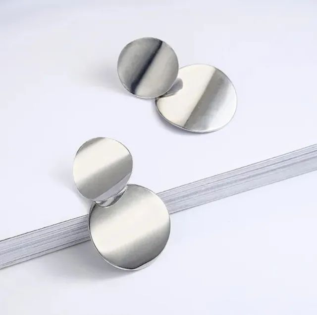 Brincos de Metal Resistente em Formato Circular Redondo - Foto 5