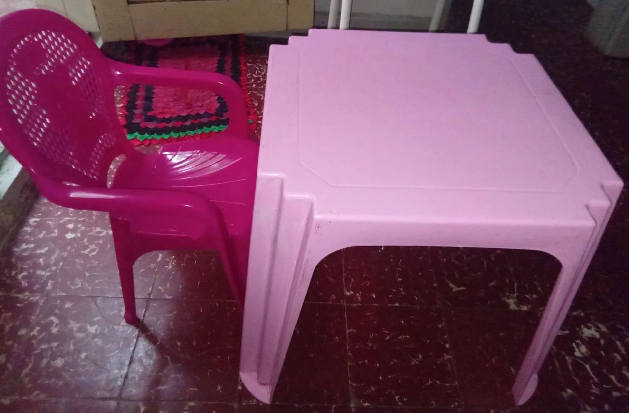 Mesa e Cadeira Infantil Rosa