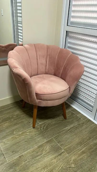 Poltrona Pétala Rose - Pouco tempo de uso