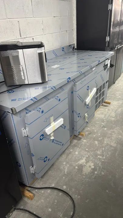 Balcão refrigerado total inox 1.90 Gelopar portas aquecidos 