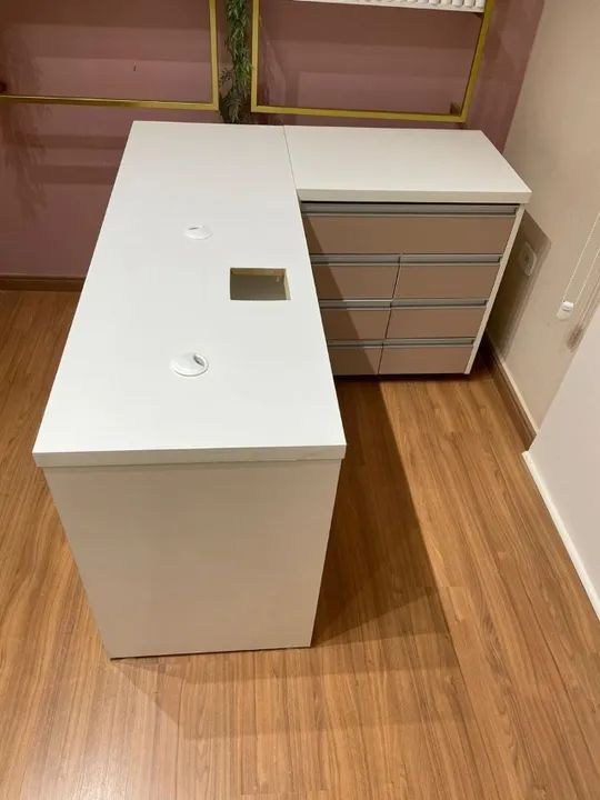 MESA PARA MANICURE