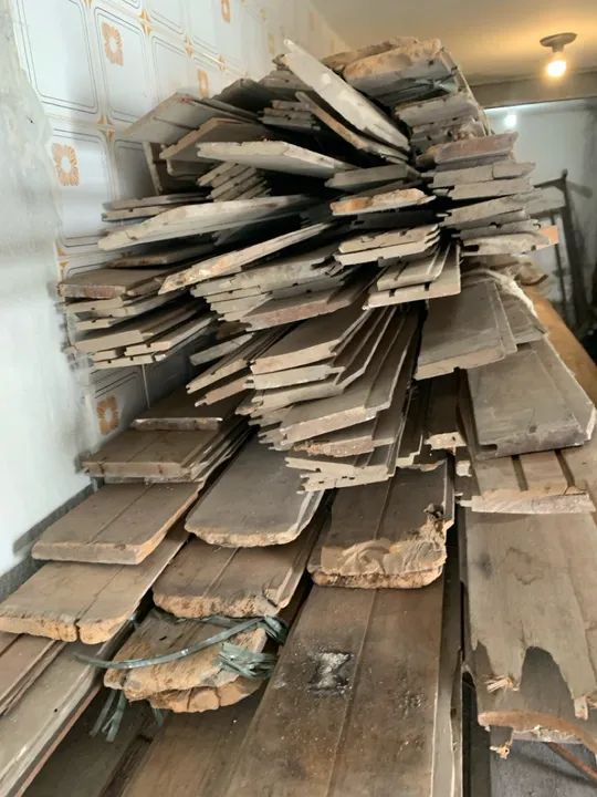 Lote Assoalho e lambri demolição Peroba do Campo anos 70