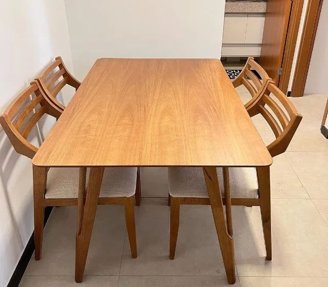 Mesa Jantar Master Luxo Madeira Maçiça 4 Lugares **nova na caixa**