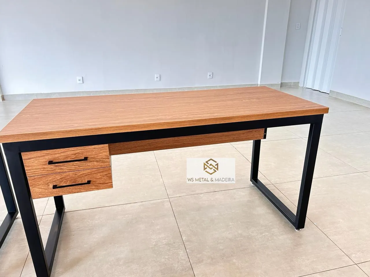 Escrivaninhas estilo industrial sob encomenda