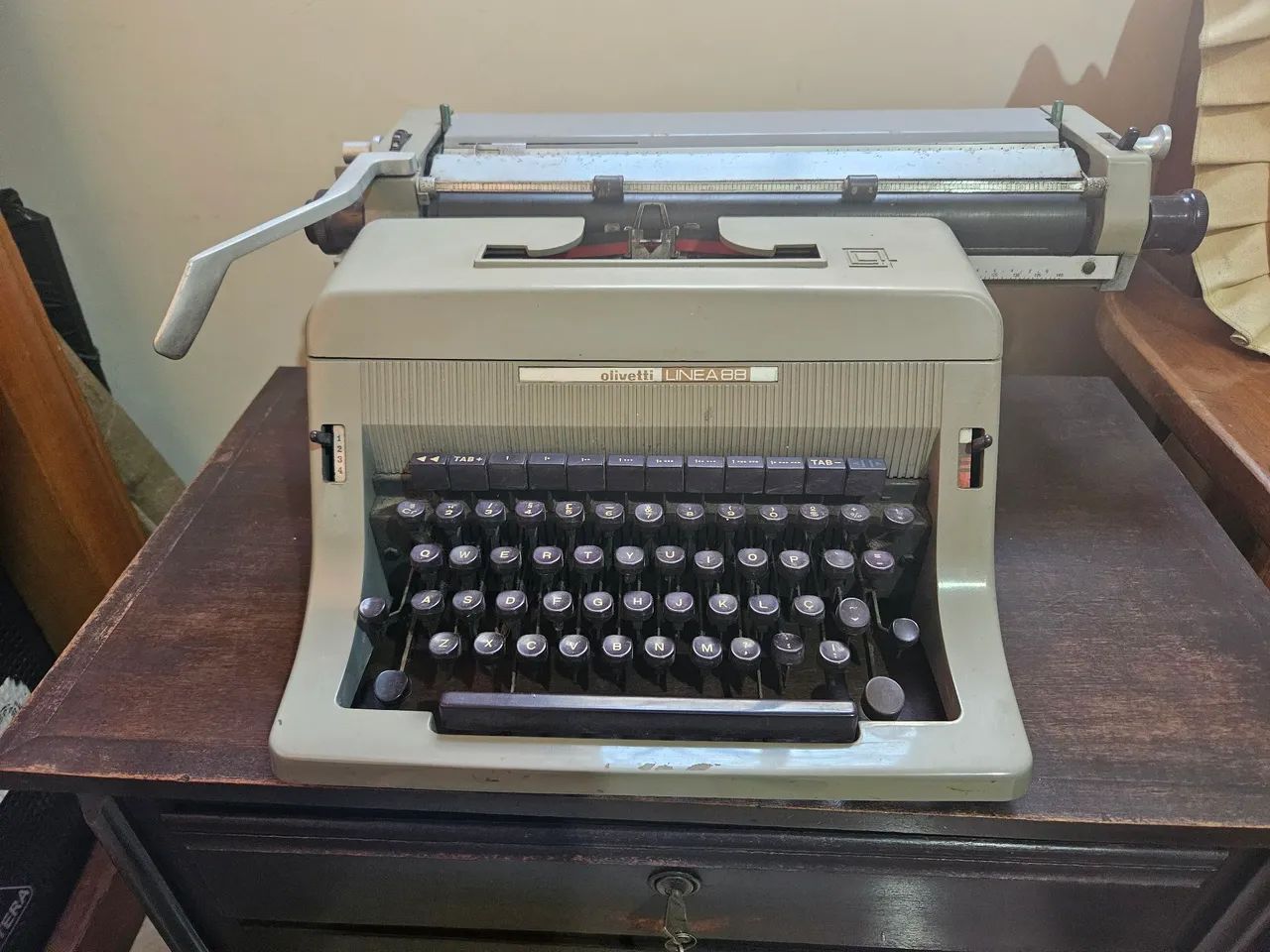 Maquina de escrever OLIVETTI - Foto 3