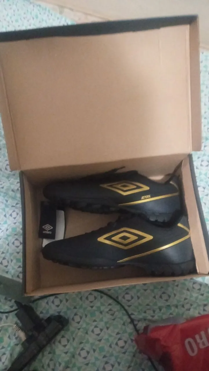 Chuteiras Umbro Attak