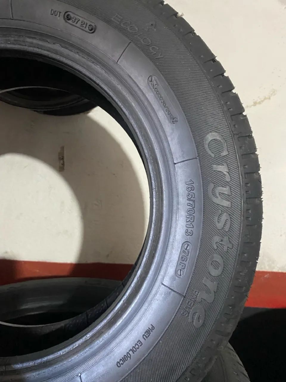 01 Pneu Crystone 165/70R13 Remold - Foto 2