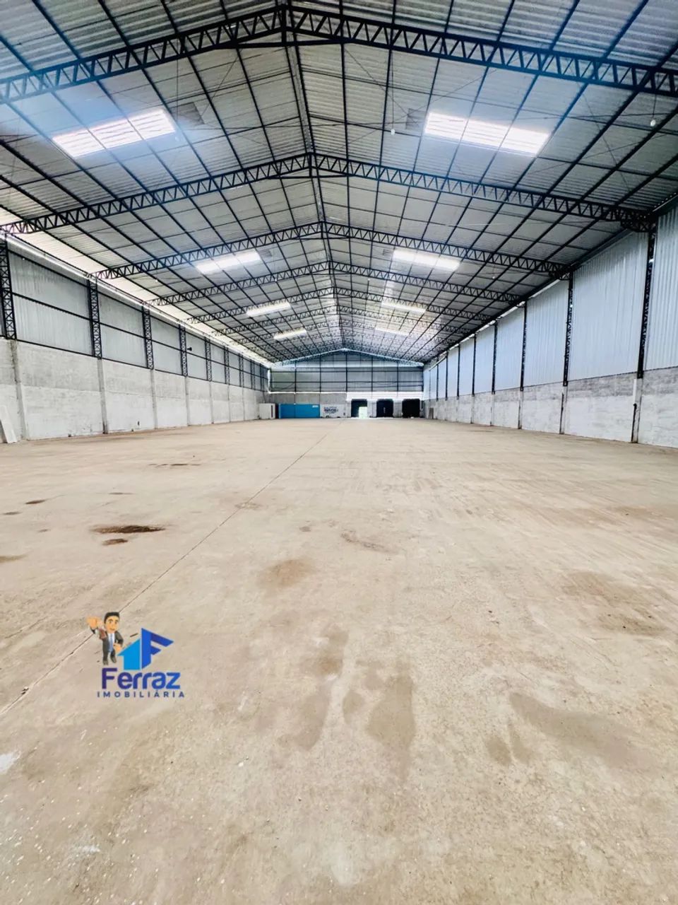 Galpão 2.350m2 pé direito 10m leia