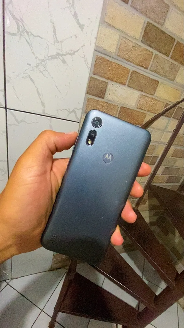 Celular motorola moto E6s faço envio ou entrego no endereço acompanha carregador