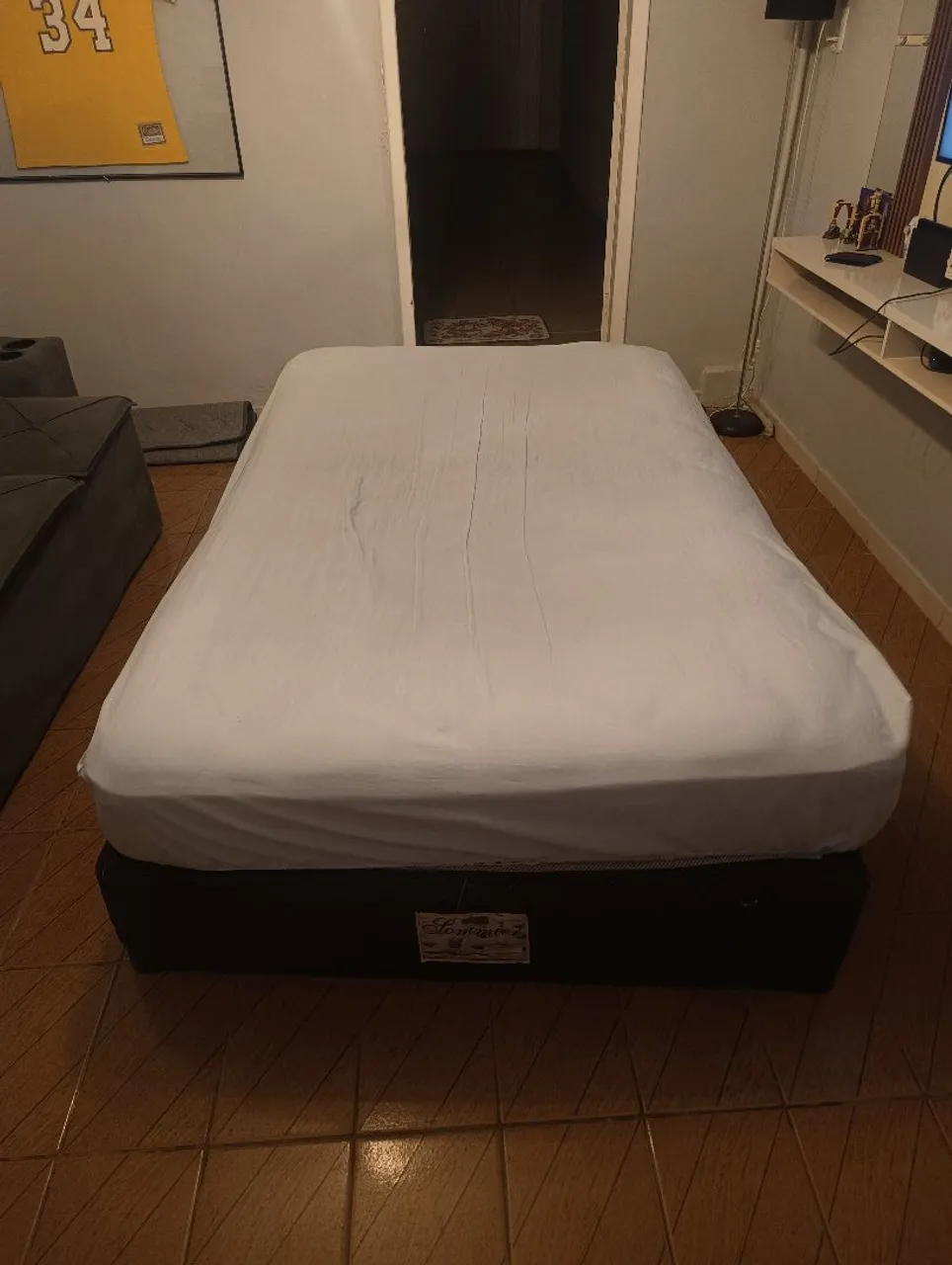 Cama Box viúva completa.