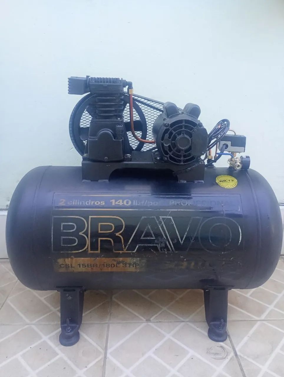 Compressor de Ar Schulz Bravo 180 Litros - 140 lbf/po - 15BR/180C - 3 HP