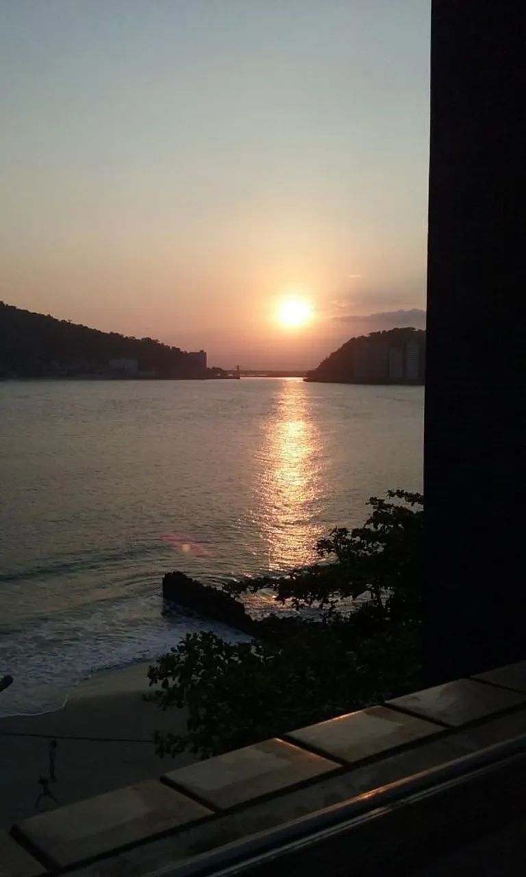 Magnífico apartamento em prédio na areia com saída para o mar - Foto 2