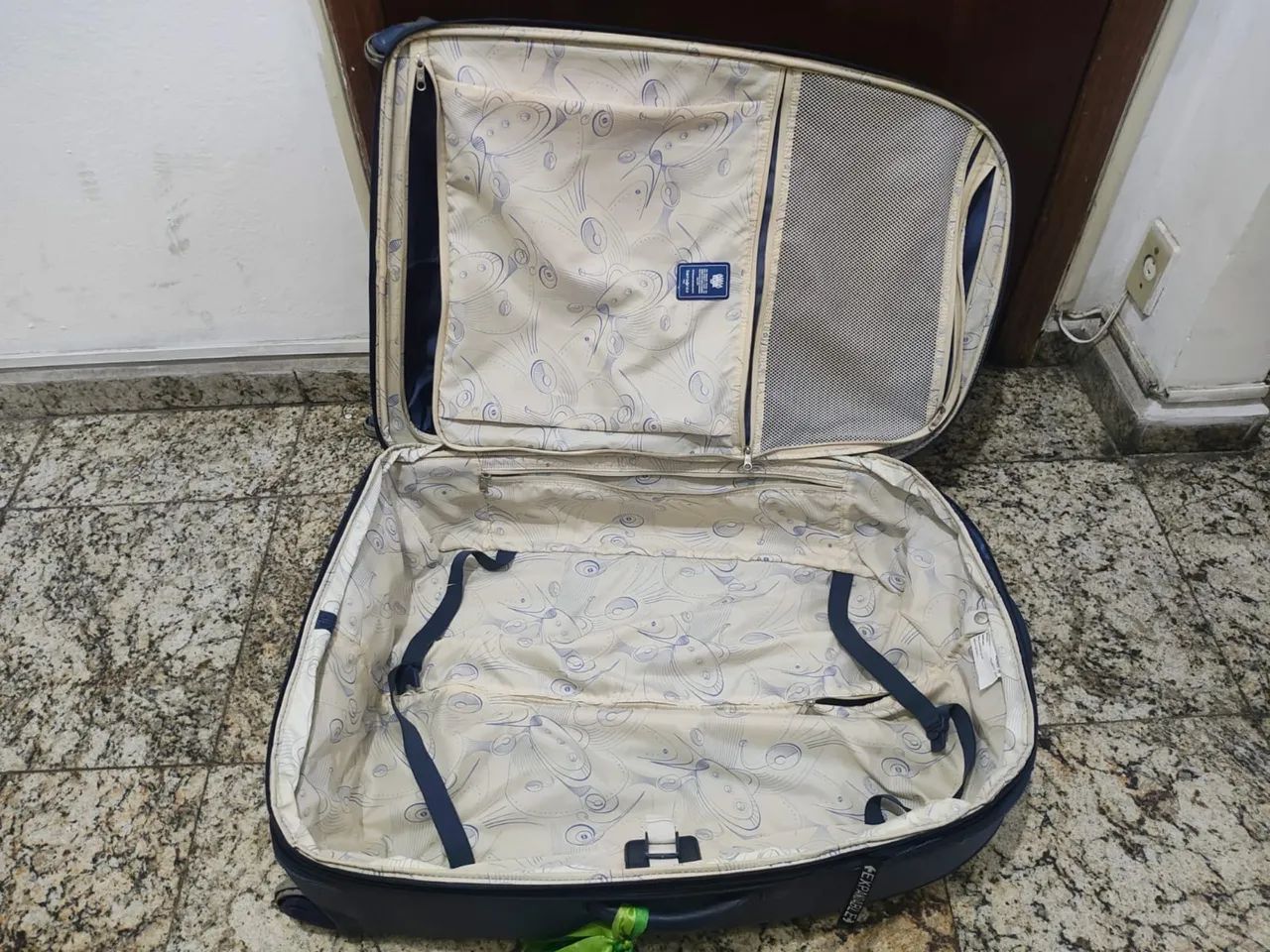 Mala samsonite grande precisar trocar as rodinhas  - Foto 5