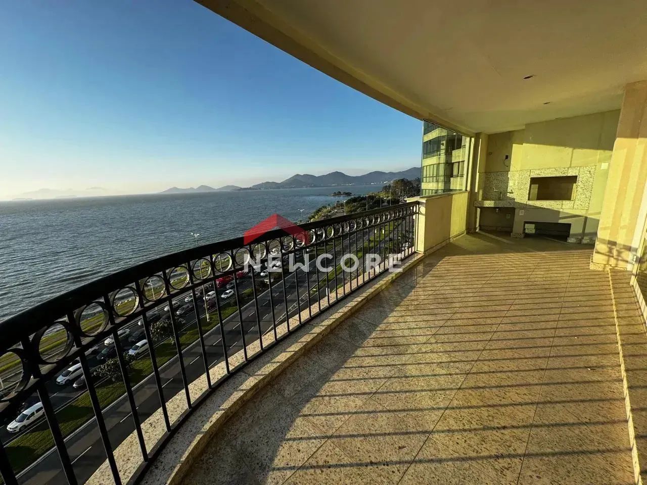 Apartamento em Avenida Governador Irineu Bornhausen - Agronômica - Florianópolis/SC
