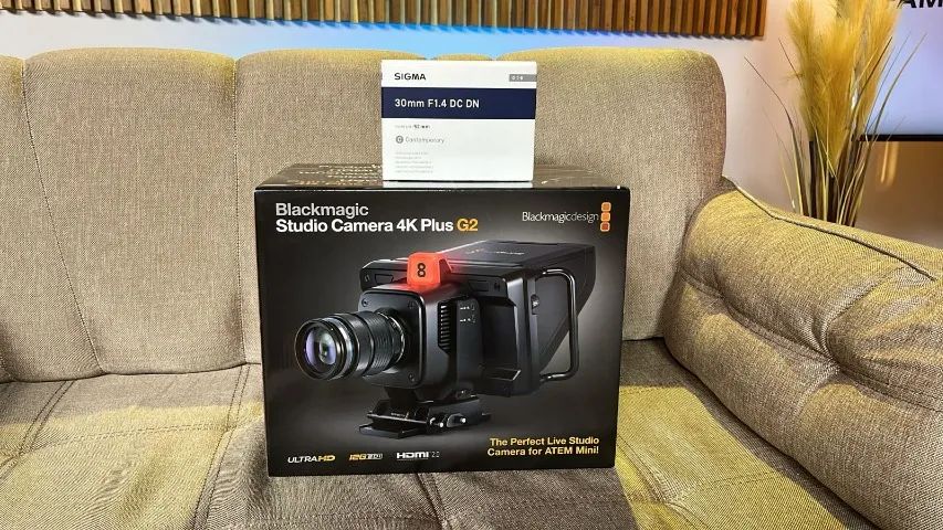 Câmera Blackmagic Studio 4k Plus G2 + Lente Sigma DC DN F1.4 30mm (52mm) (Produto Novo) - Foto 2
