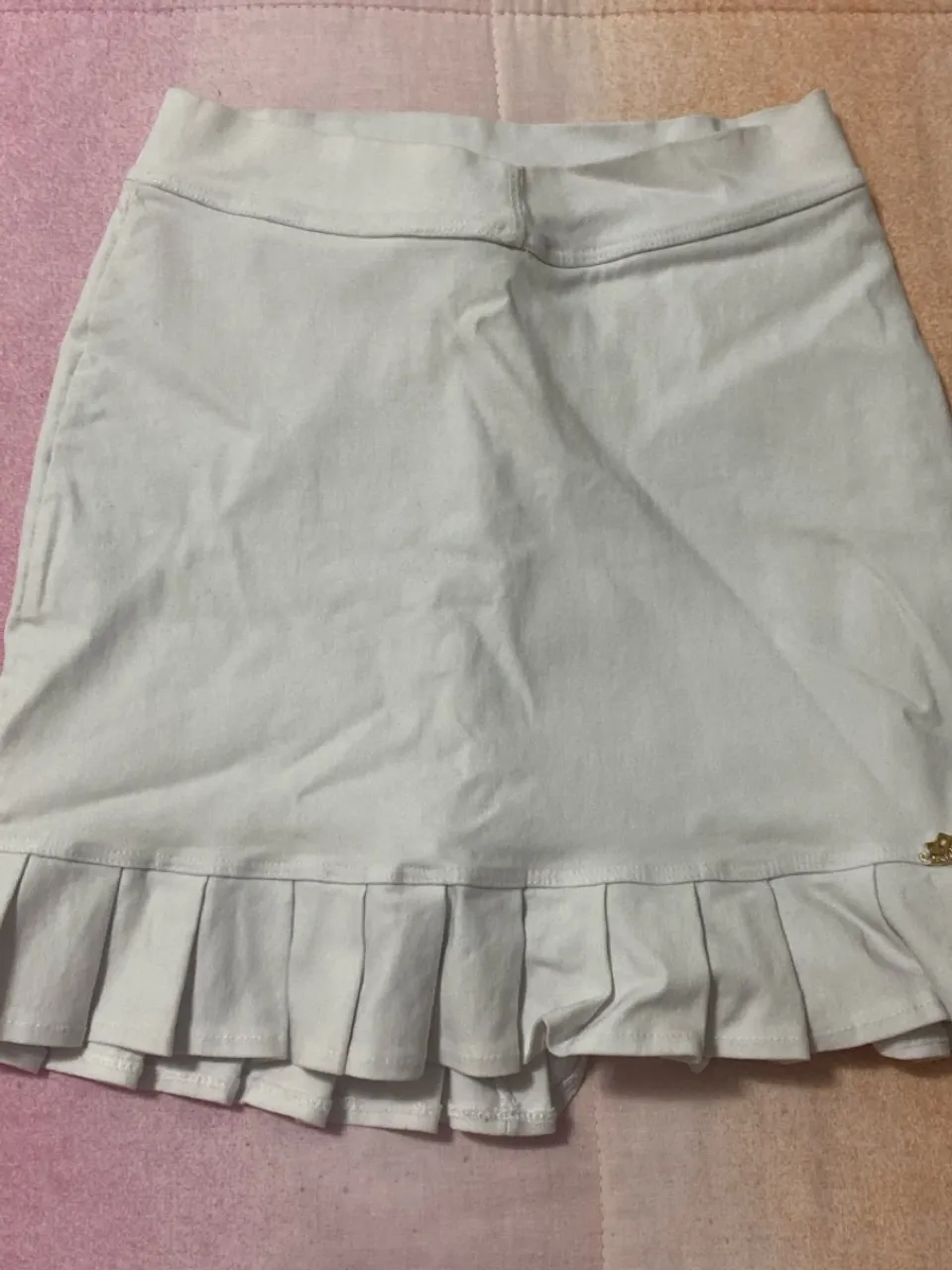 Saia com short por baixo