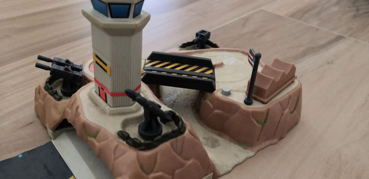micro machine military desert airstrip base playset - Foto 4