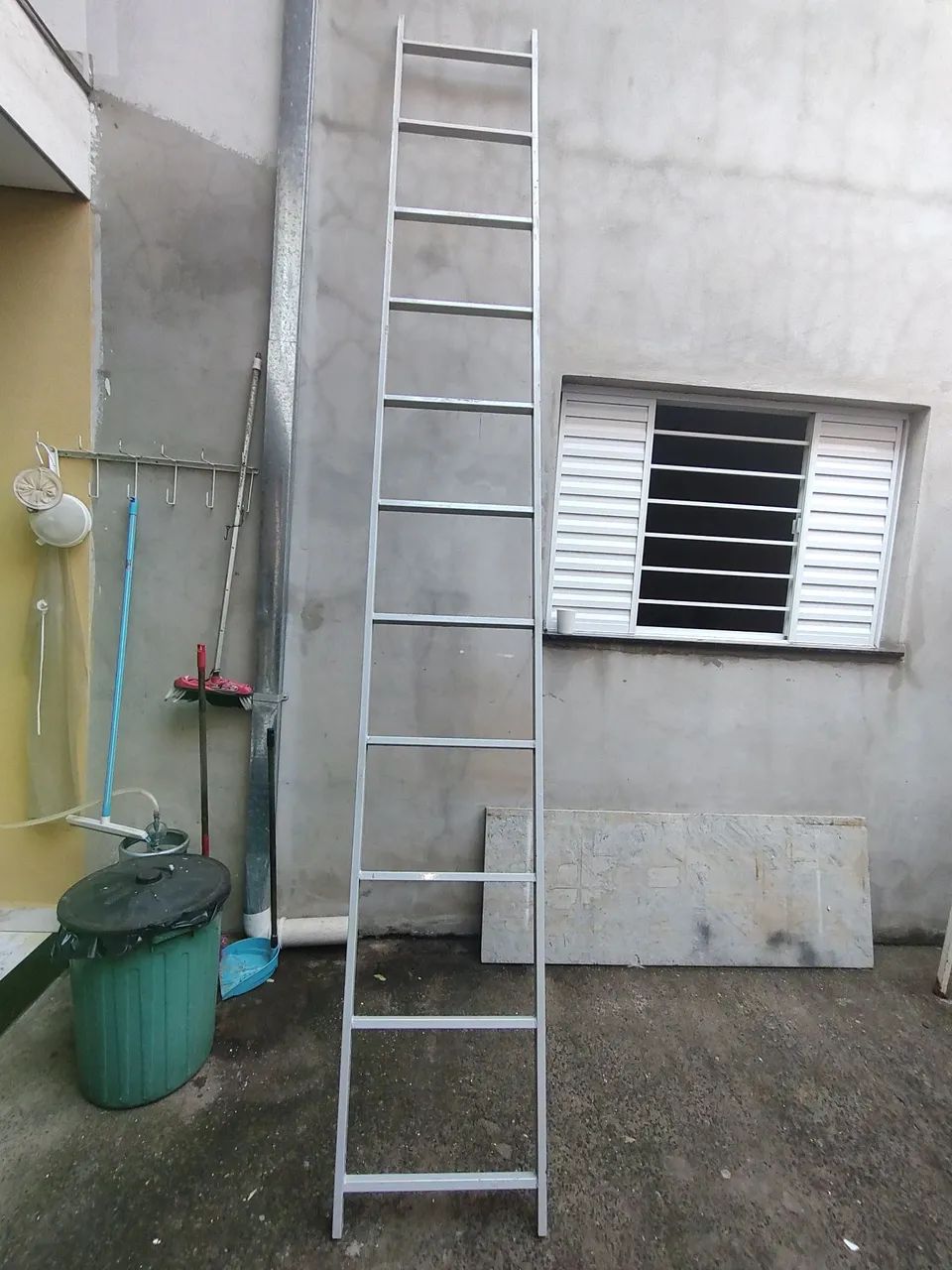 Escada 65566176917634123