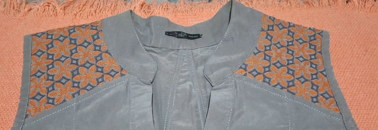 Vestido Cinza Sem Mangas Detalhe Borda marca Cantão do - Foto 2