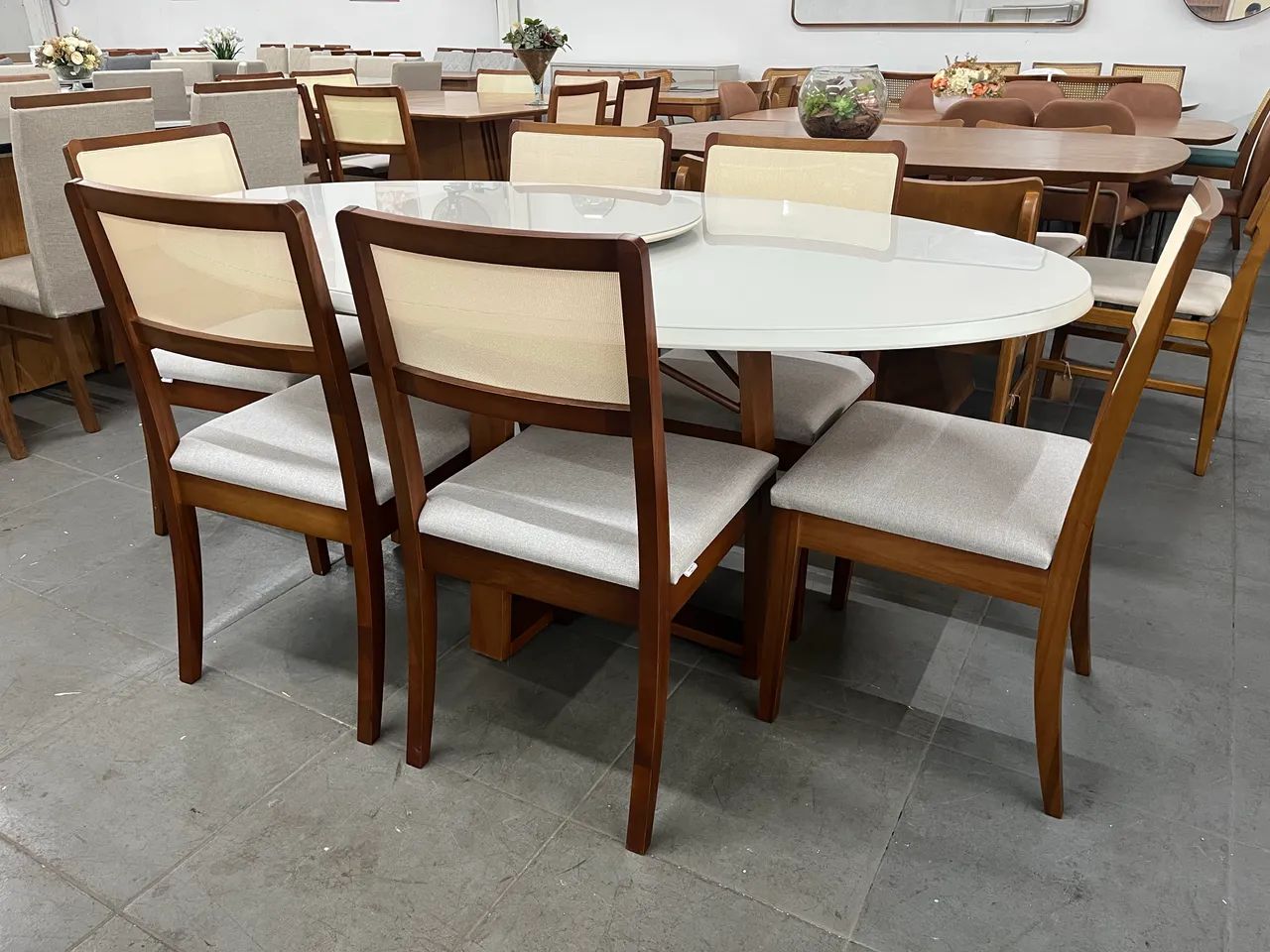 Mesa resistente de madeira